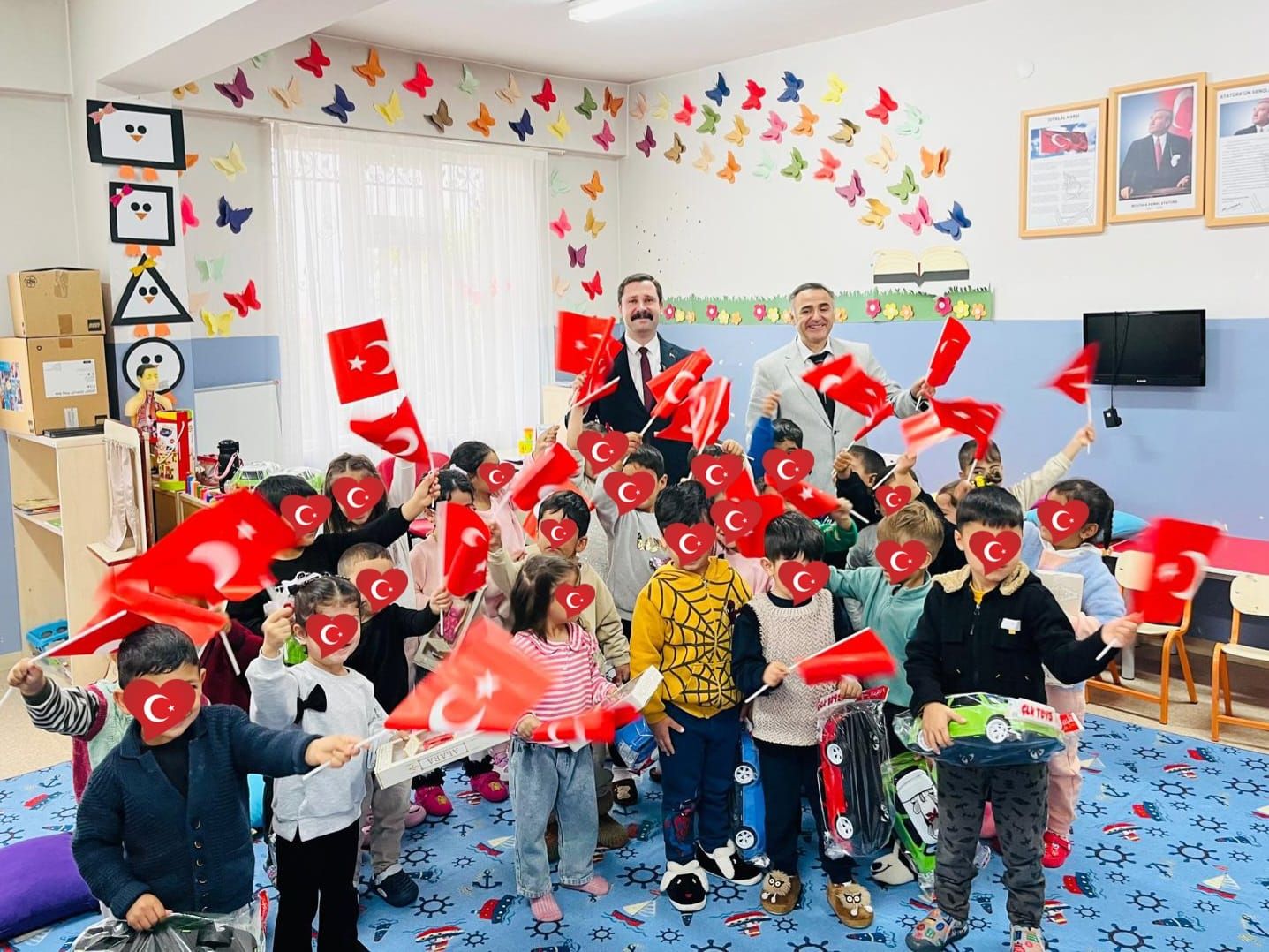 Erzincan’da Minik Yüreklere Türk Bayrağı Ve Oyuncak Sürprizi (6)