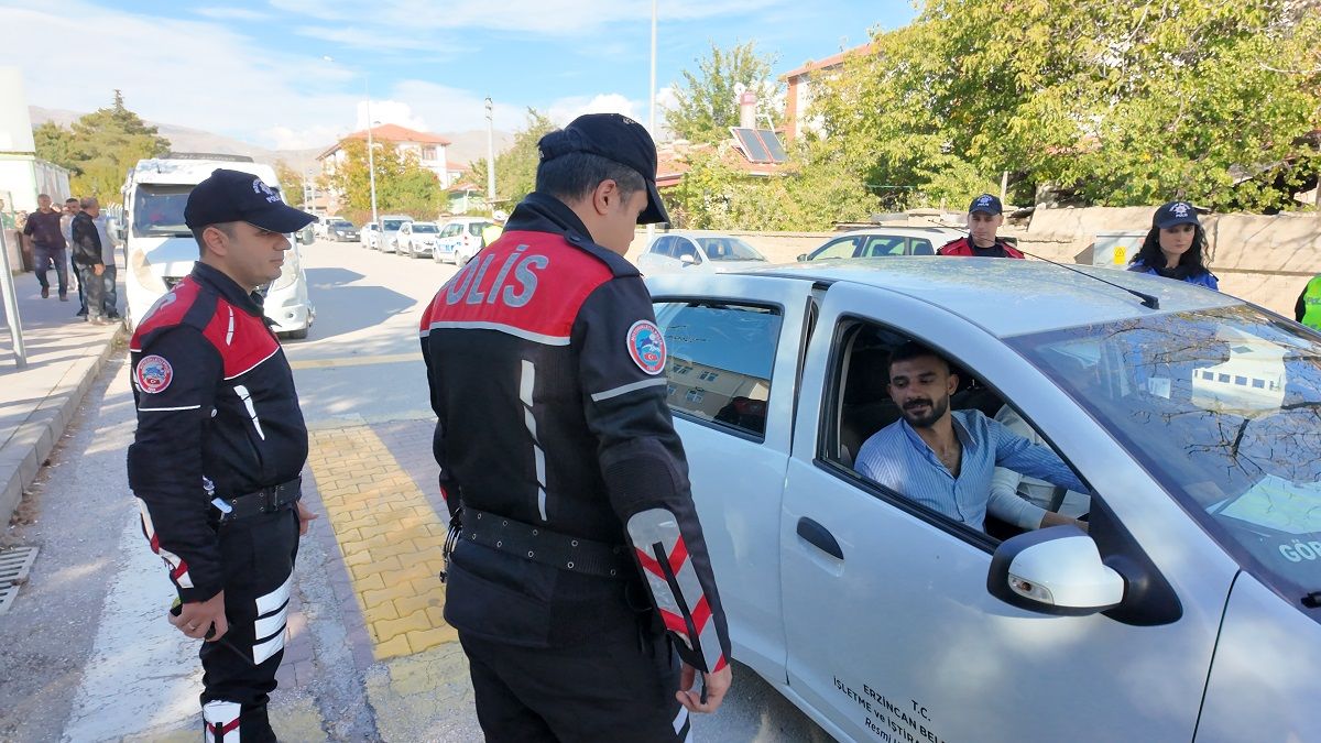 Erzincan’da Okullar Mercek Altında! Binlerce Kişi Ve Araç Denetlendi4