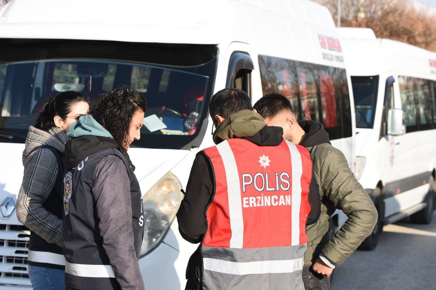 Erzi̇ncan’da Okullarda Güvenli̇ Eği̇ti̇m İçi̇n Deneti̇mler Sürüyor