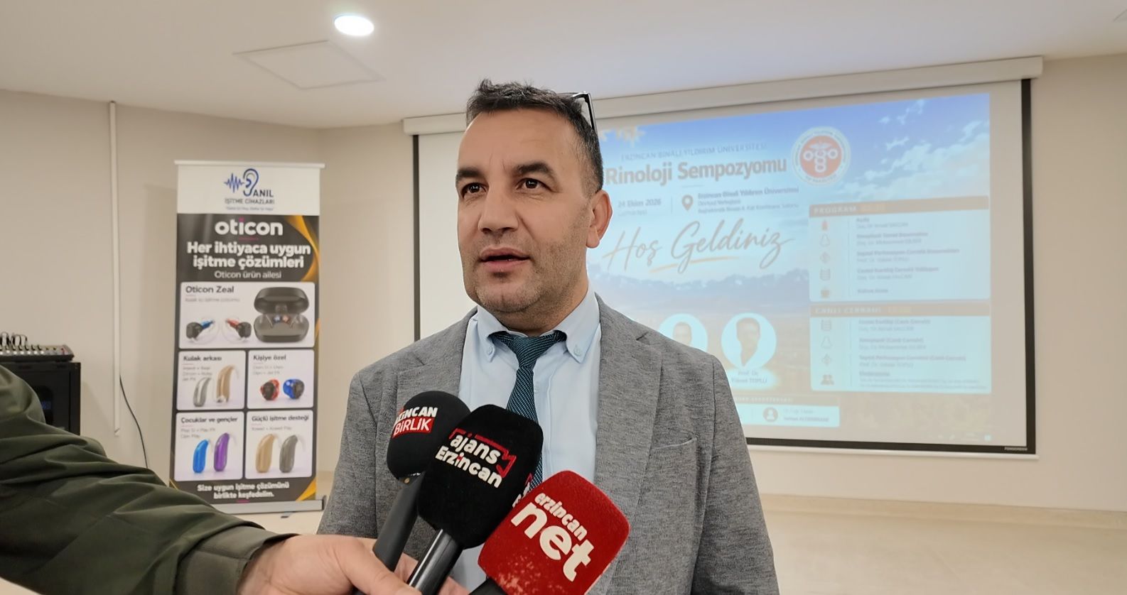 Erzincan’da Tıp Tarihine Geçen Buluşma! 100 Hekim Canlı Ameliyatları İzledi-1