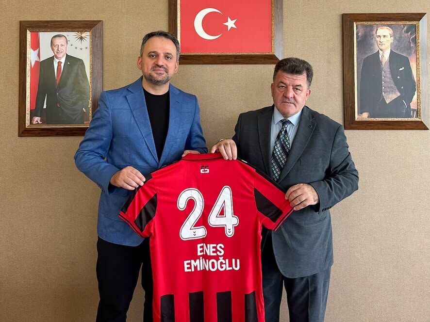 Erzincanspor Yönetiminden Eminoğlu’na Forma Takdimi (2)