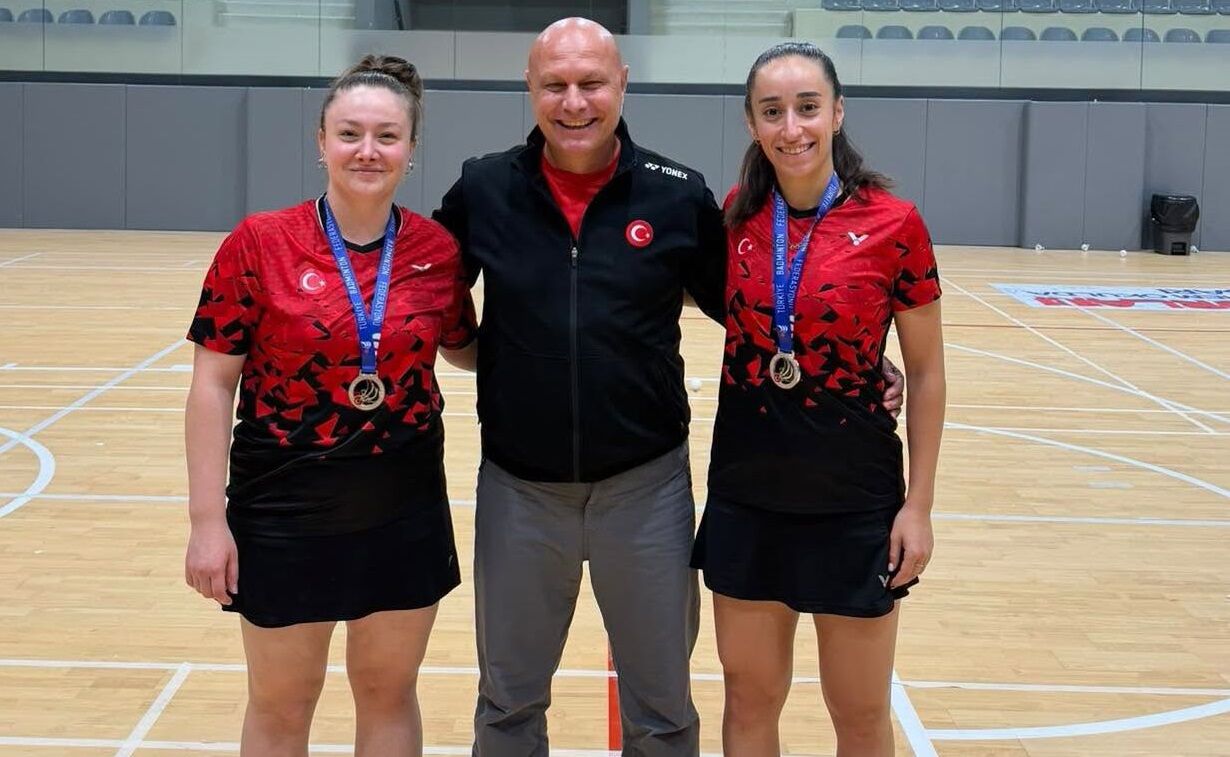 İstanbul Uluslararasi Badmi̇nton Turnuvasindan Erzi̇ncanli Sporcularimizdan 4 Madalya!
