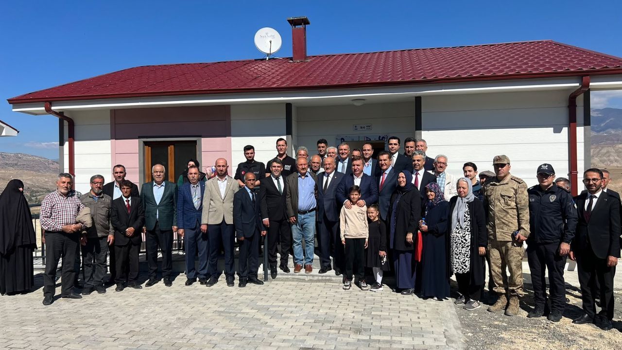 Kemah’ta Kaya Düşmesi Riskiyle Tahliye Edilen Afetzedeler Yeni Yuvalarına Kavuştu! 1