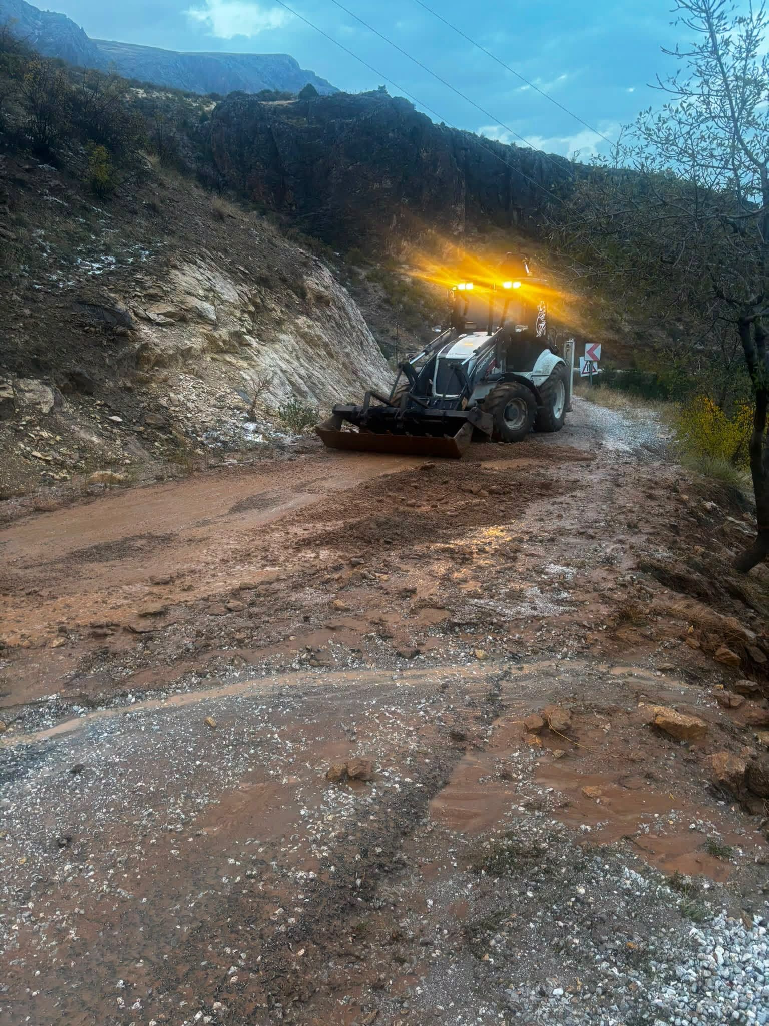 Kemaliye Su Baskını Heyelan (1)