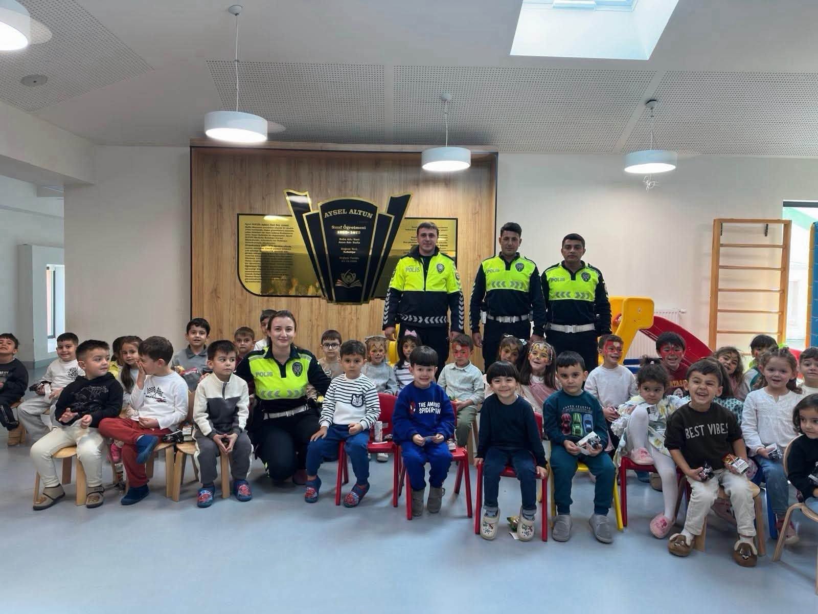 Minik Öğrencilere Trafik Eğitimi (2)
