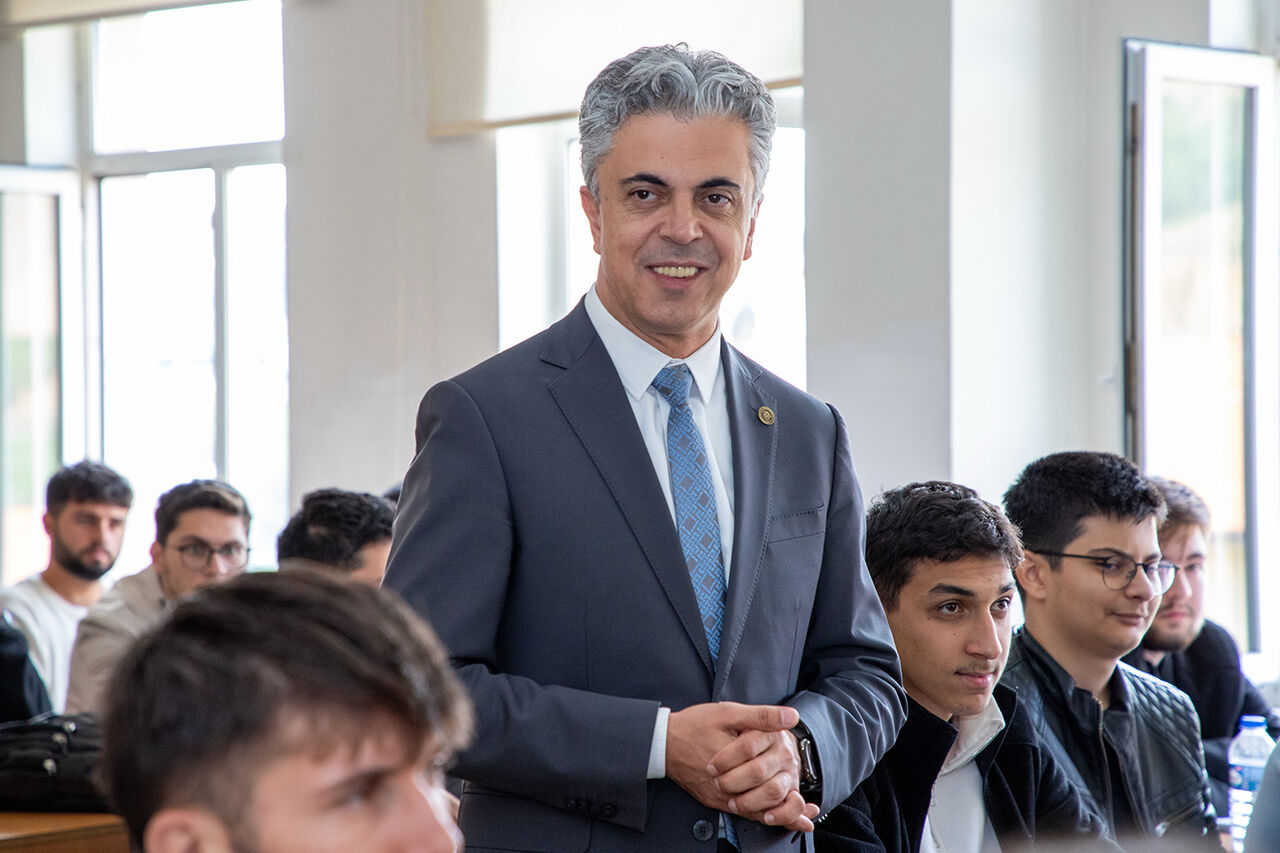 Rektör Kuyrukluyıldız Kemahta