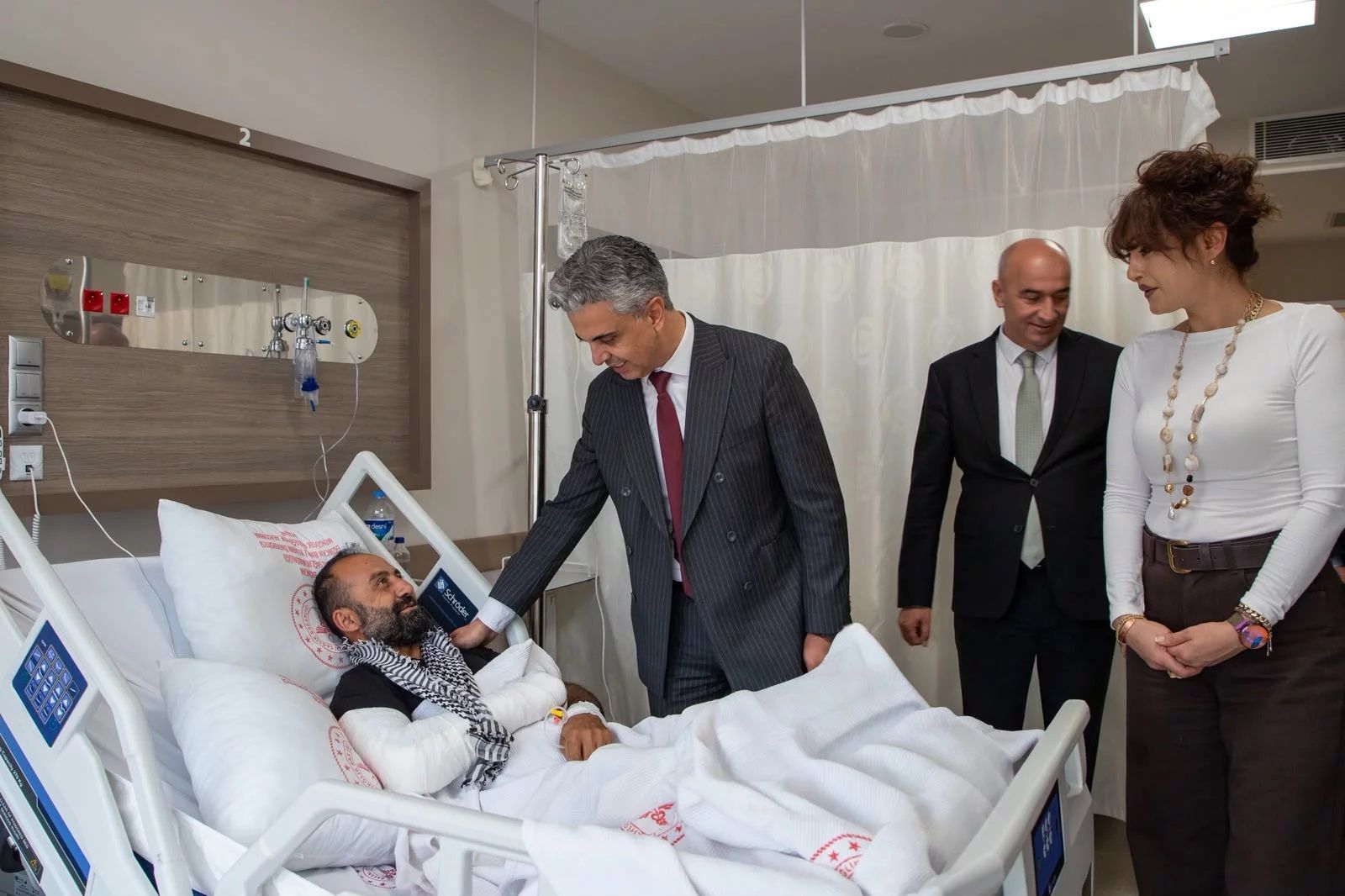 EBYÜ Rektörü Tedavi Gören Öğrencileri Yalnız Bırakmadı